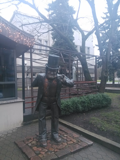 Skulptura Prie Dramos Teatro