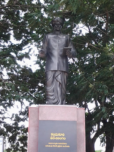 Kandhukuri Veeresalingam Statue