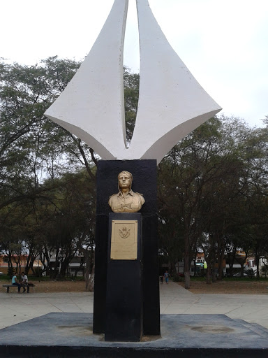 Monumento Parque Quiñones Piura