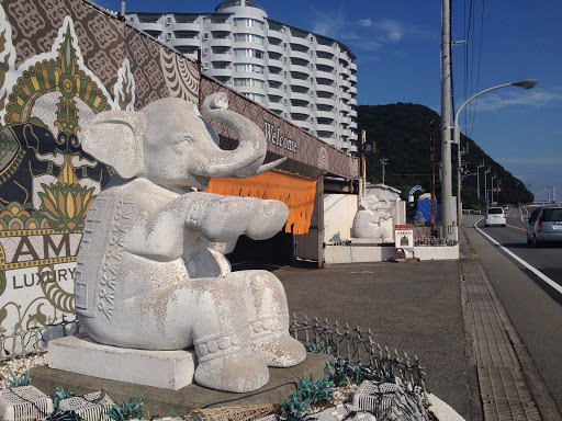 AMAN's elephantアマンの象の像