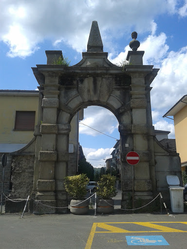 Porta Farnese