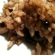 Iç Pilav - Sweet Turkish Rice with Currants and Pine Nuts