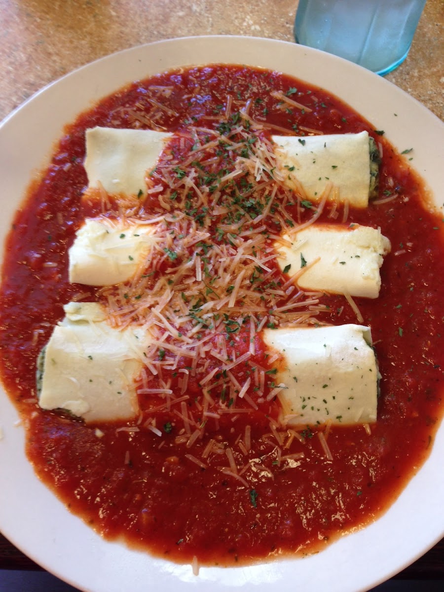 2 spinach and one cheese gf manicotti. Sauce was to die for natural and a family recipe!