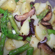 Potato Salad with Shiitake Mushrooms, Asparagus and Kalamata Olives