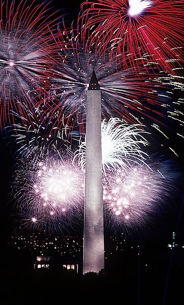 [362px-Fourth_of_July_fireworks_behind_the_Washington_Monument%252C_1986%255B4%255D.jpg]