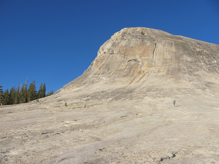 Yosemite National Park: In sfarsit ... o stanca pe care puteam urca; mai lipsesc scarile rulante.JPG