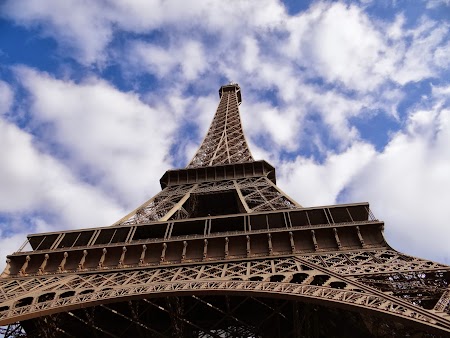 Obiective turistice Franta:  La picioarele turnului Eiffel