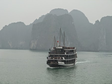 02. Halong Bay - junk boat.JPG