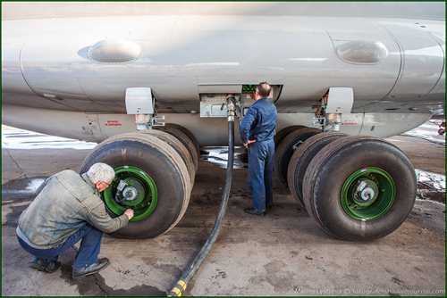 Фотографии тяжелого военно-транспортного самолета Ил-76МД-90А.