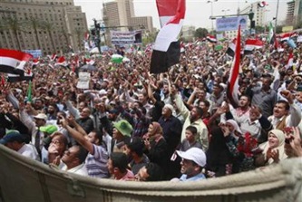 Islamists-rally-in-Cairo-against-Mubarak-old-guard