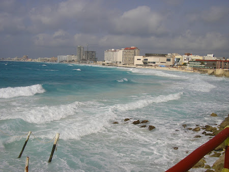 Vacanta Mexic: valuri in Cancun