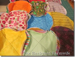 circle raggedy quilt - The Backyard Farmwife