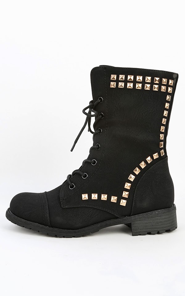 StylessDiva: Black Studded Boot