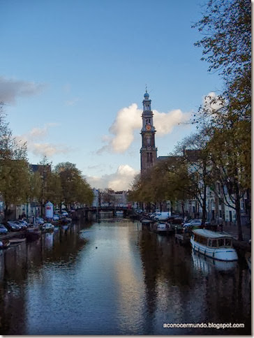 Amsterdam. Canal Prinsengracht al fondo Iglesia de Westerkerk - PB090583