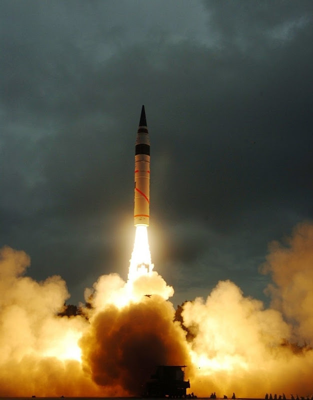 Agni-V-Ballistic-Missile-DRDO-India-04-R