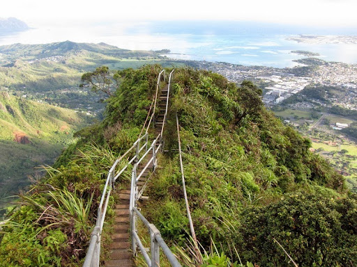 Haiku Stairs Of Hawaii: The Stairway To Heaven | Amusing Planet