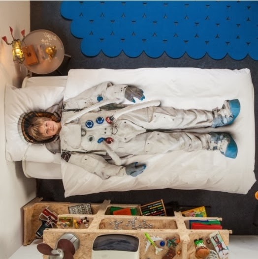 [cool-princess-and-astronaut-dress-up-bedding-from-snurk-3-524x527%255B3%255D.jpg]