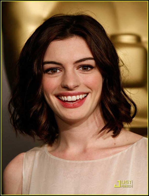 anne-hathaway-smile