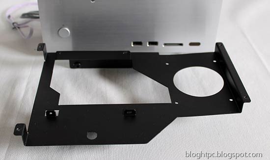 Streacom F7C Blog HTPC almacenamiento. Clic para ampliar Streacom-F7C-bloghtpc-IMG_0100-