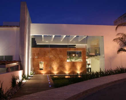 fachada-moderna-casa-de-lujo fachada-moderna-casa-de-lujo