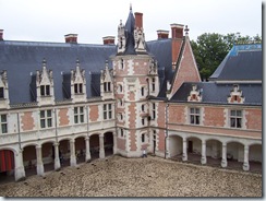 2004.08.28-024 façade intérieure du château
