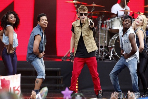 Justin-Performing-at-MTV-World-Stage-live-in-Malaysia-justin-bieber-31468490-2400-1554