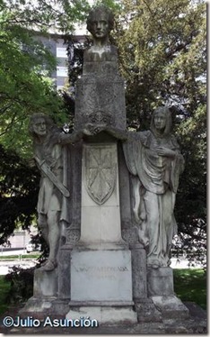 Monumento a Navarro Villoslada