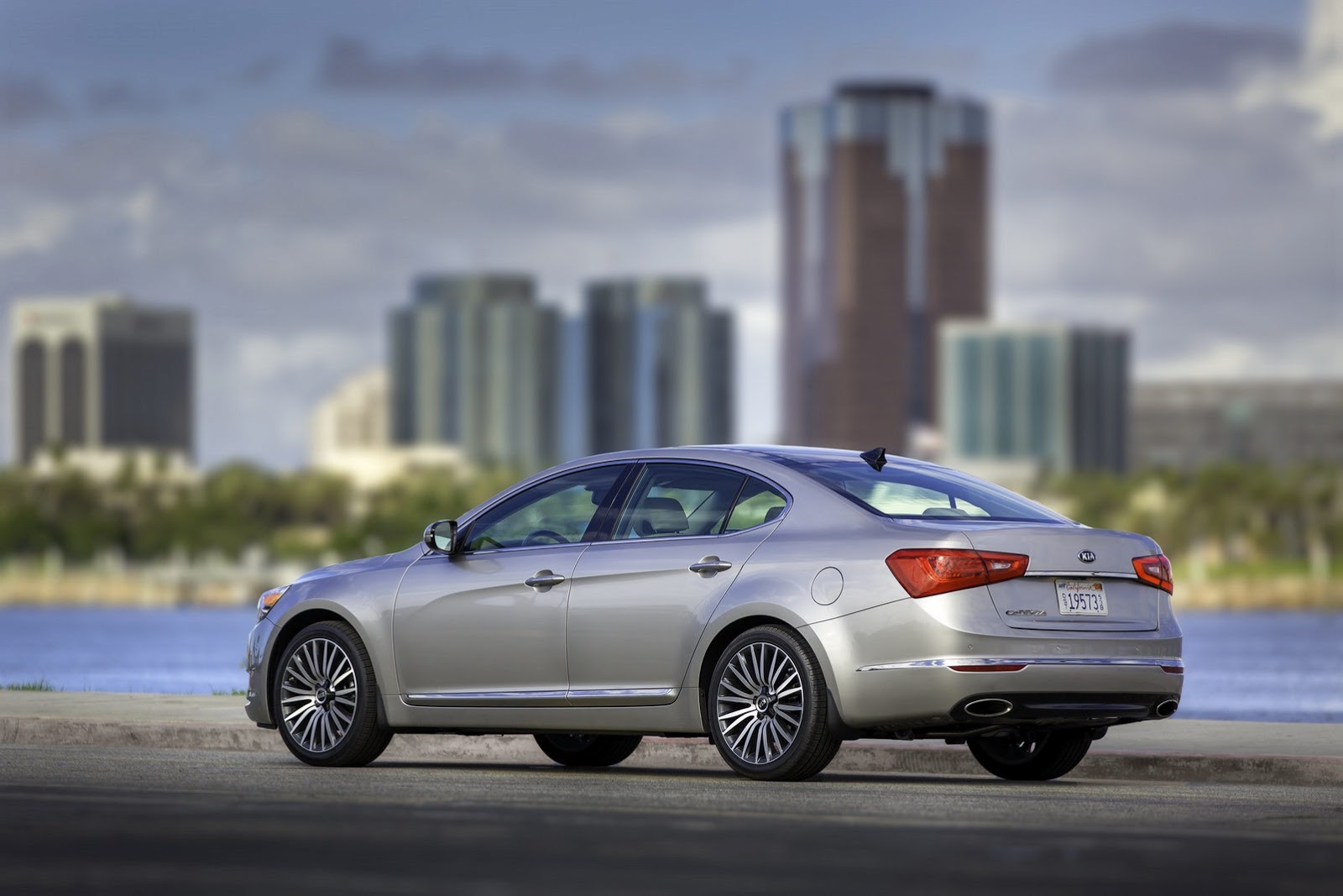 [2014-Kia-Cadenza-7%255B2%255D.jpg]