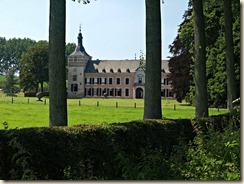 Mulken, Mulkenweg: kasteel Betho (http://kasteleninlimburg.deds.nl/KasteelBethoTongeren.php; zie ook https://inventaris.onroerenderfgoed.be/dibe/relict/37305)