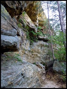 18f2 - Balance Rock- along the cliff wall