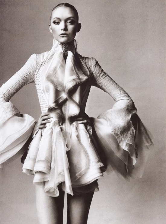The-Balenciagia-Mystique-Vogue-US-March-2006-Gemma-Ward-Irving-Penn-editorial-4