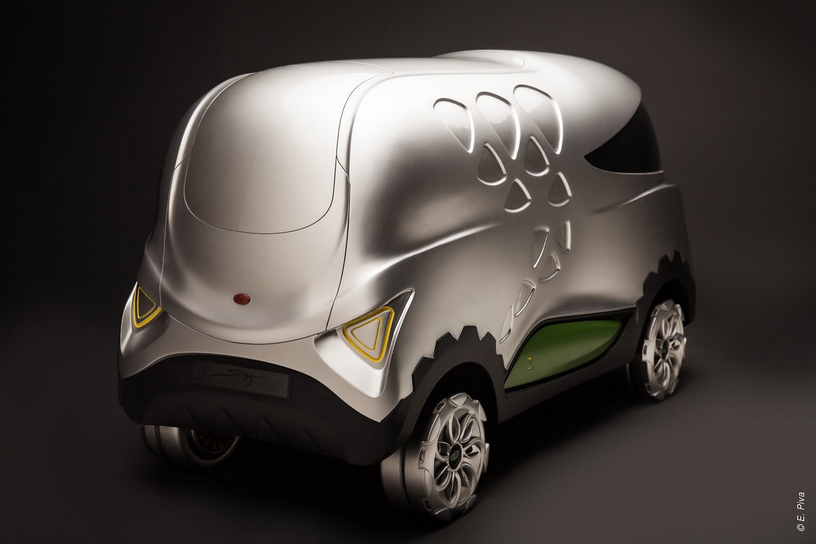 [MAHINDRA%2520SHROOM3_.jpg%255B3%255D.jpg]