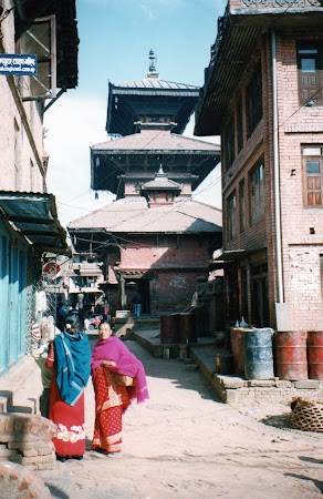 Imagini Nepal: pe strazile din Bhaktapur.jpg