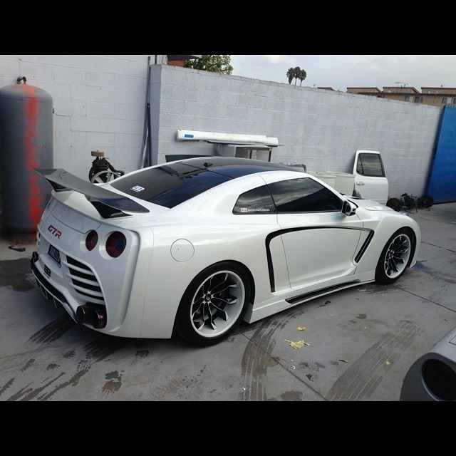 [Radzilla-Nissan-GT-R-4%255B2%255D.jpg]