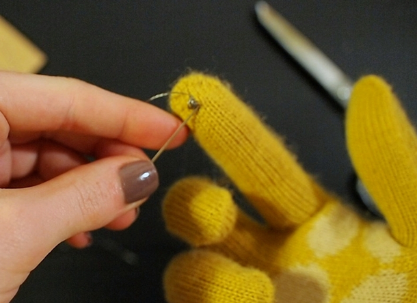 DIY iPhone Gloves - Becky's Workshop