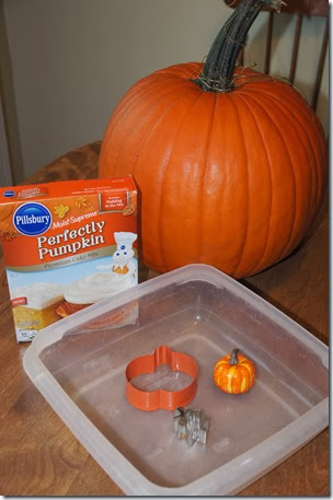 Cake mix makes a perfect cloud dough base Cake mix makes a perfect cloud dough base