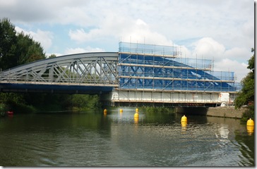 cleaning appleford railway bridge