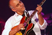 Larry Carlton