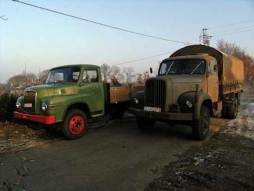 MAN und Saurer LKW