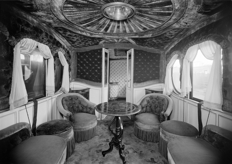 [Carruagem-de-D.-Maria-Pia-interior.3%255B2%255D.jpg]