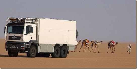 Traverser le désert en camion UNICAT TGA 6 × 6 (23)