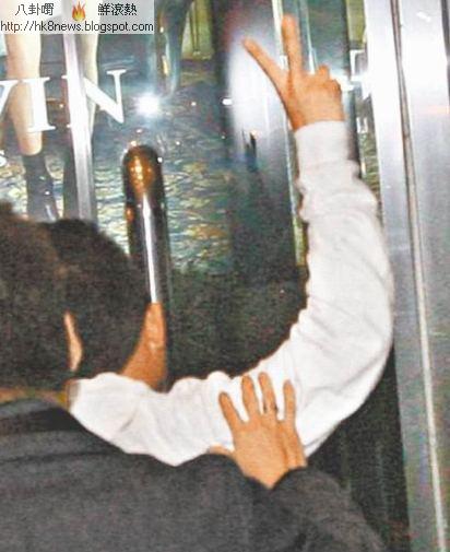 陳冠希被逼問嫩模貞操 做V手勢惱羞成怒爆粗(圖)