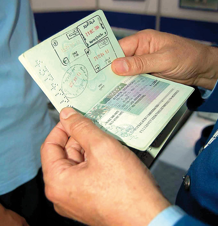 Un réseau de trafic de faux visas Schengen et de faux passeports démantelé  à Alger - Algerie360