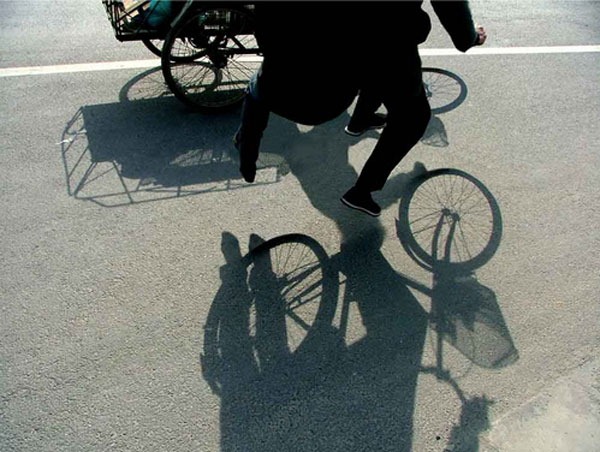 Chinese bicycle commuters - by Zhao Huasen