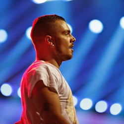 Si ça c'est pas une bonne raison de se lever !! (photo : eurovision.tv) TH012_4.jpg