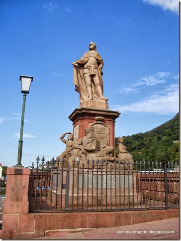 20-Heidelberg. Estatuas en el Alte Brucke -P9020075