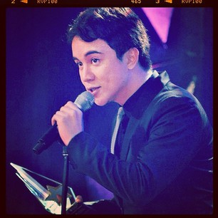 Arjo Atayde accepts Star Awards for TV's Best New Male TV Personality award
