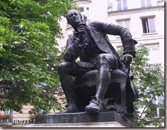 Statue de Denis Diderot sur le boulevard Saint-Germain