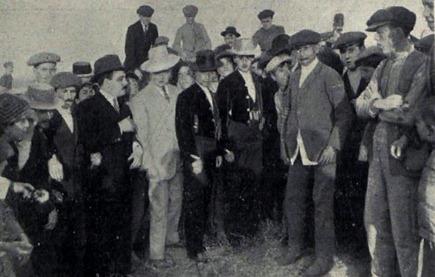 28-04-1913 pub. Los Gallos en la Feria de abril Palmas y Pitos