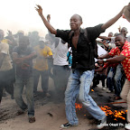 Des partisans de l’UDPS  le 26/11/2011 le long du boulevard Lumumba à Kinshasa, lors de l’arrivé d’Etienne Tshisekedi en provenance du Bas-Congo. Radio okapi/ Ph. John Bompengo